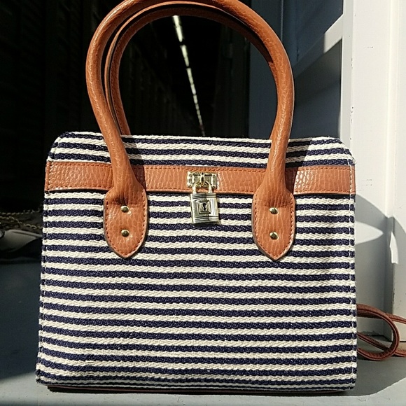 Handbag - Picture 2 of 3